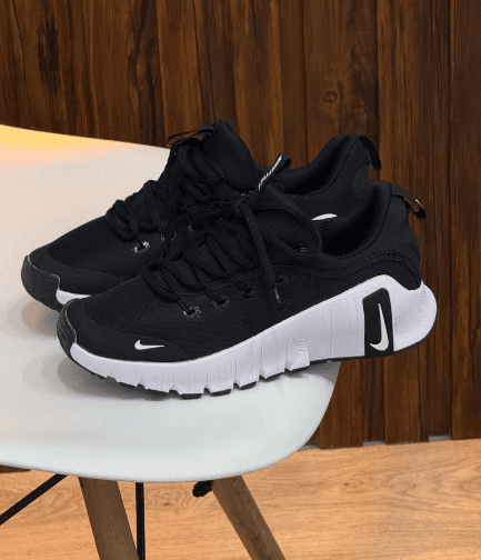 Nike Free Metcon – Stealth Black & White