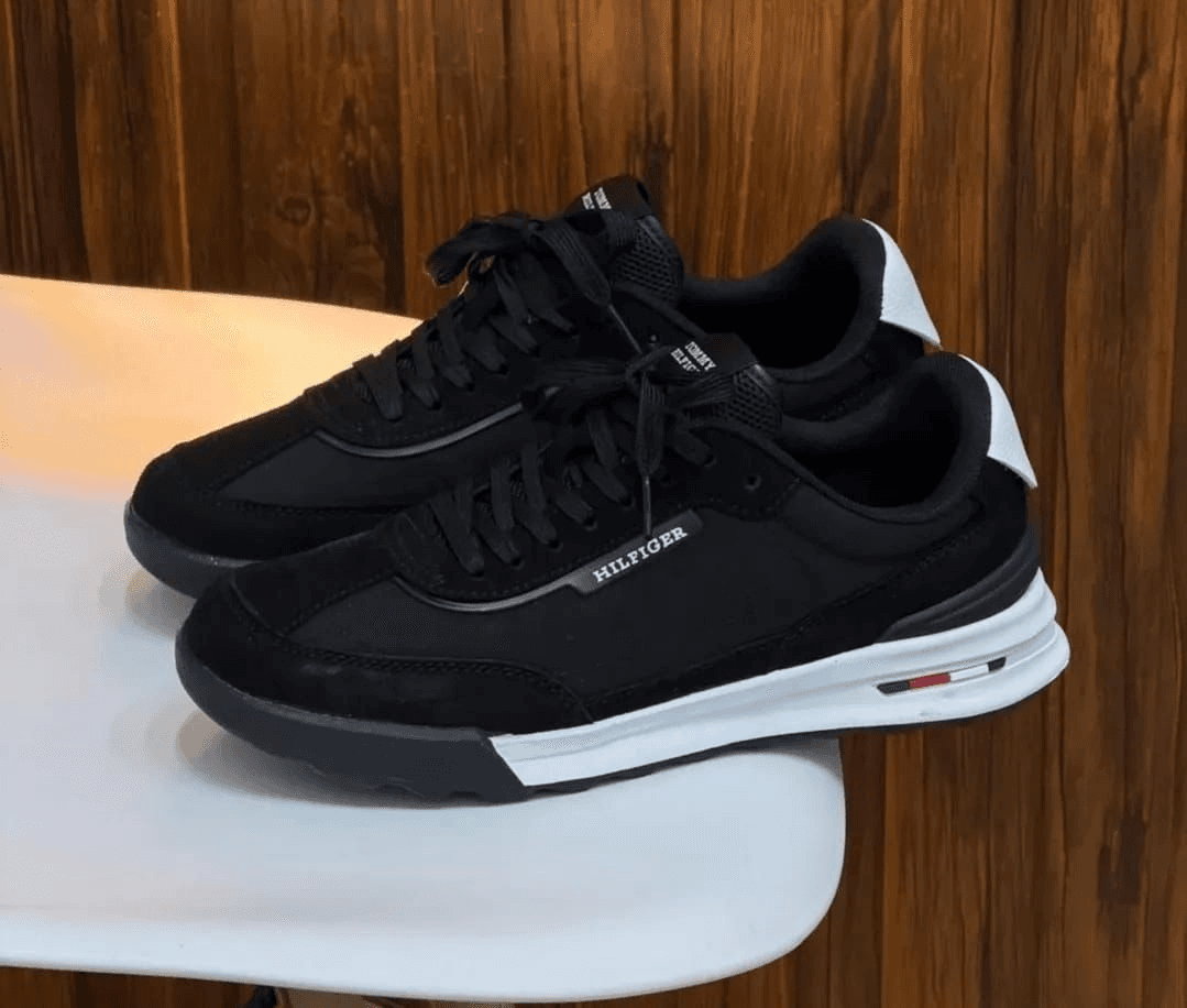 Tommy Hilfiger Casual Black & White Contrast