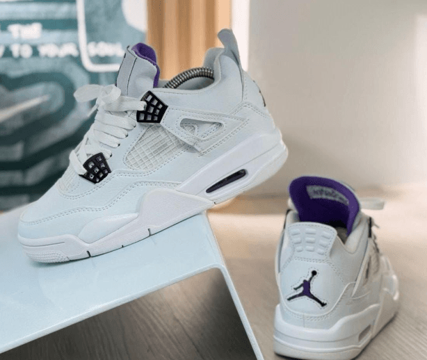 JORDAN RETRO 4