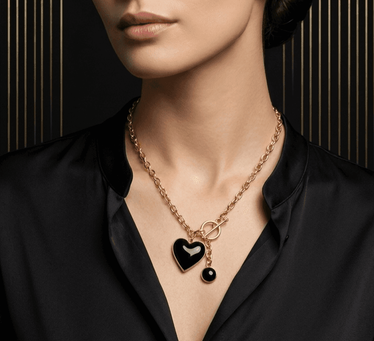 Collar de corazón negro