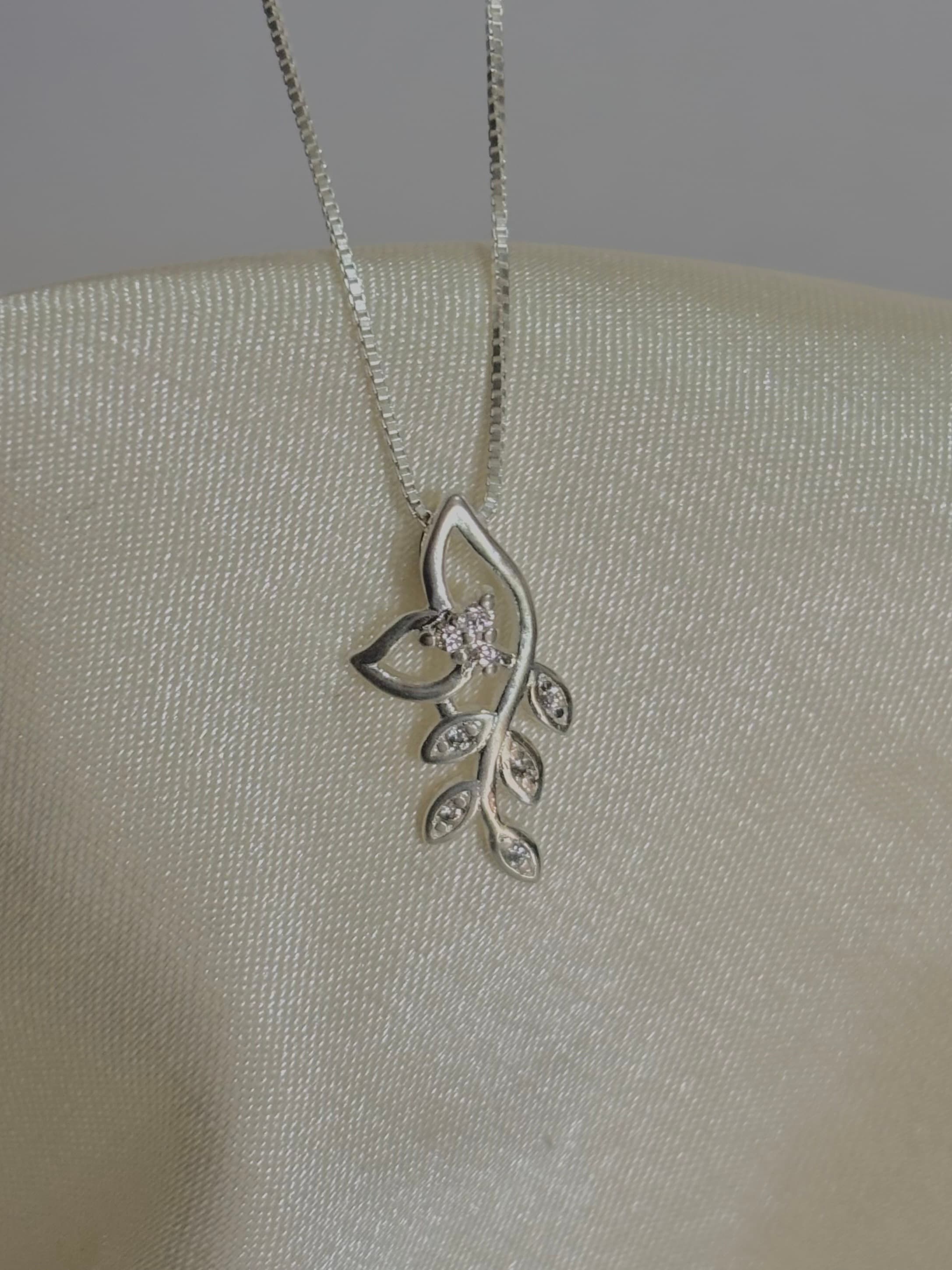 Dije de hojitas~ Plata925