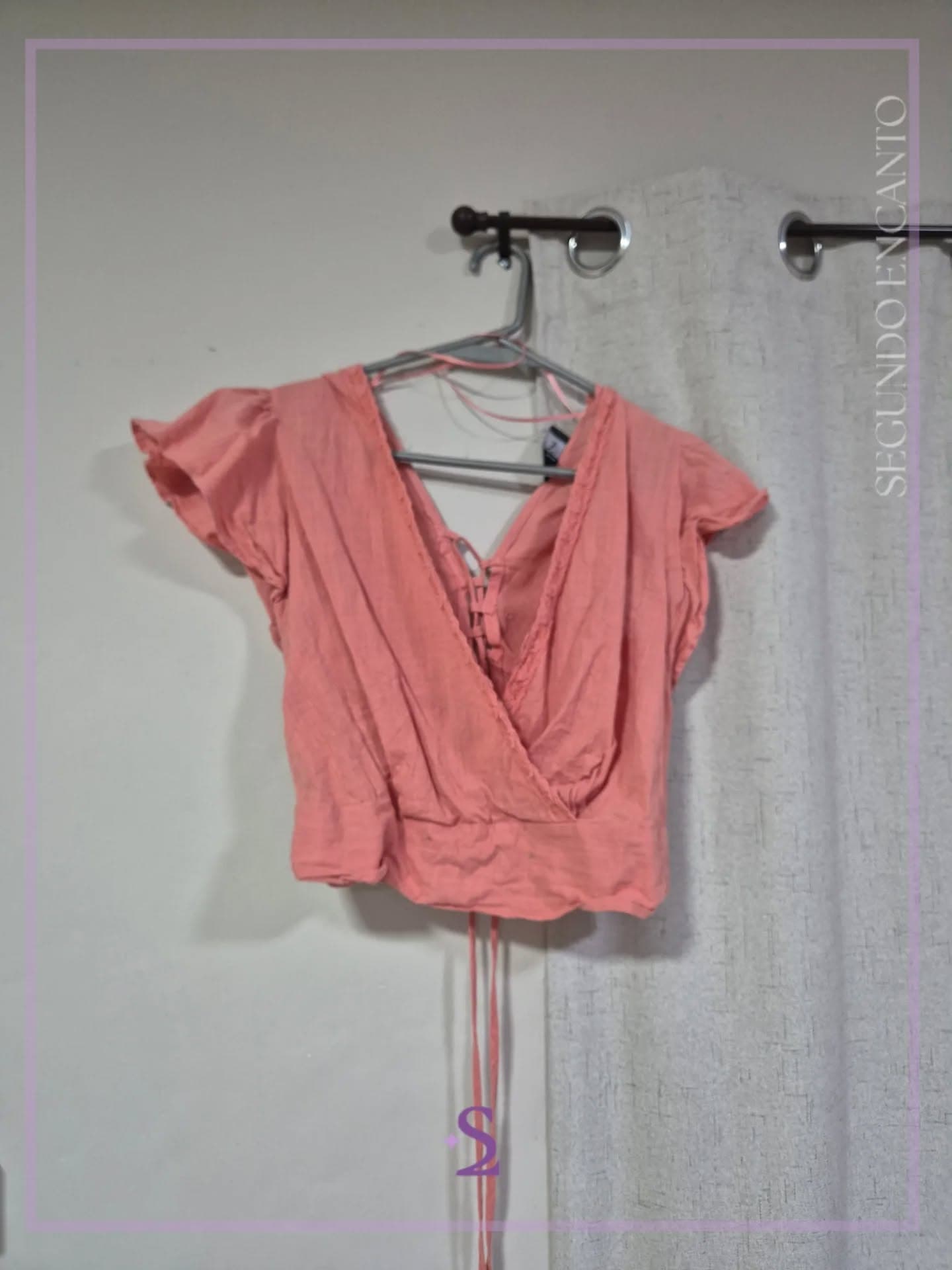 Crop top color coral con ajuste trasero L/M