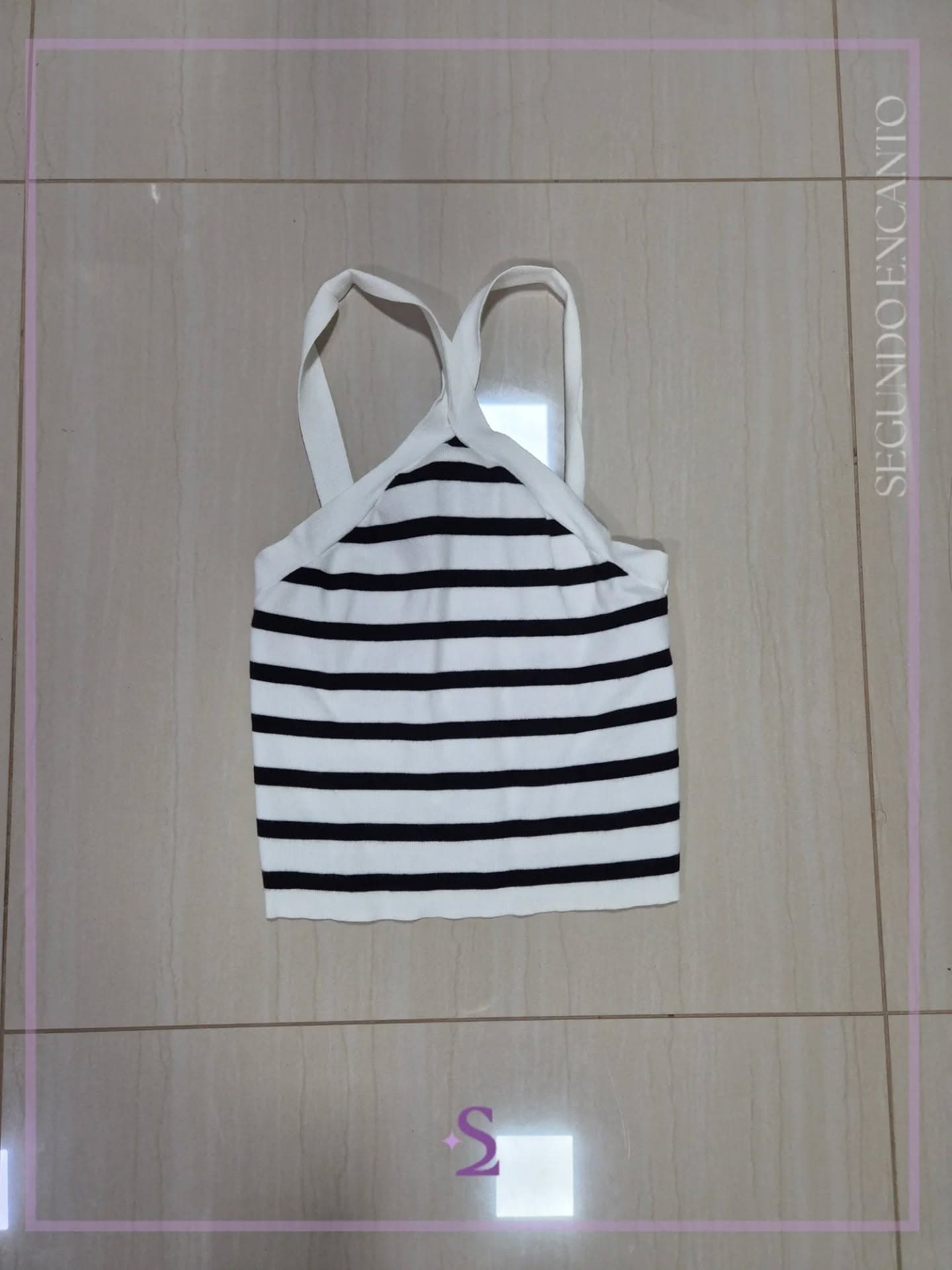 Crop top blanco y negro cuello halter L/M