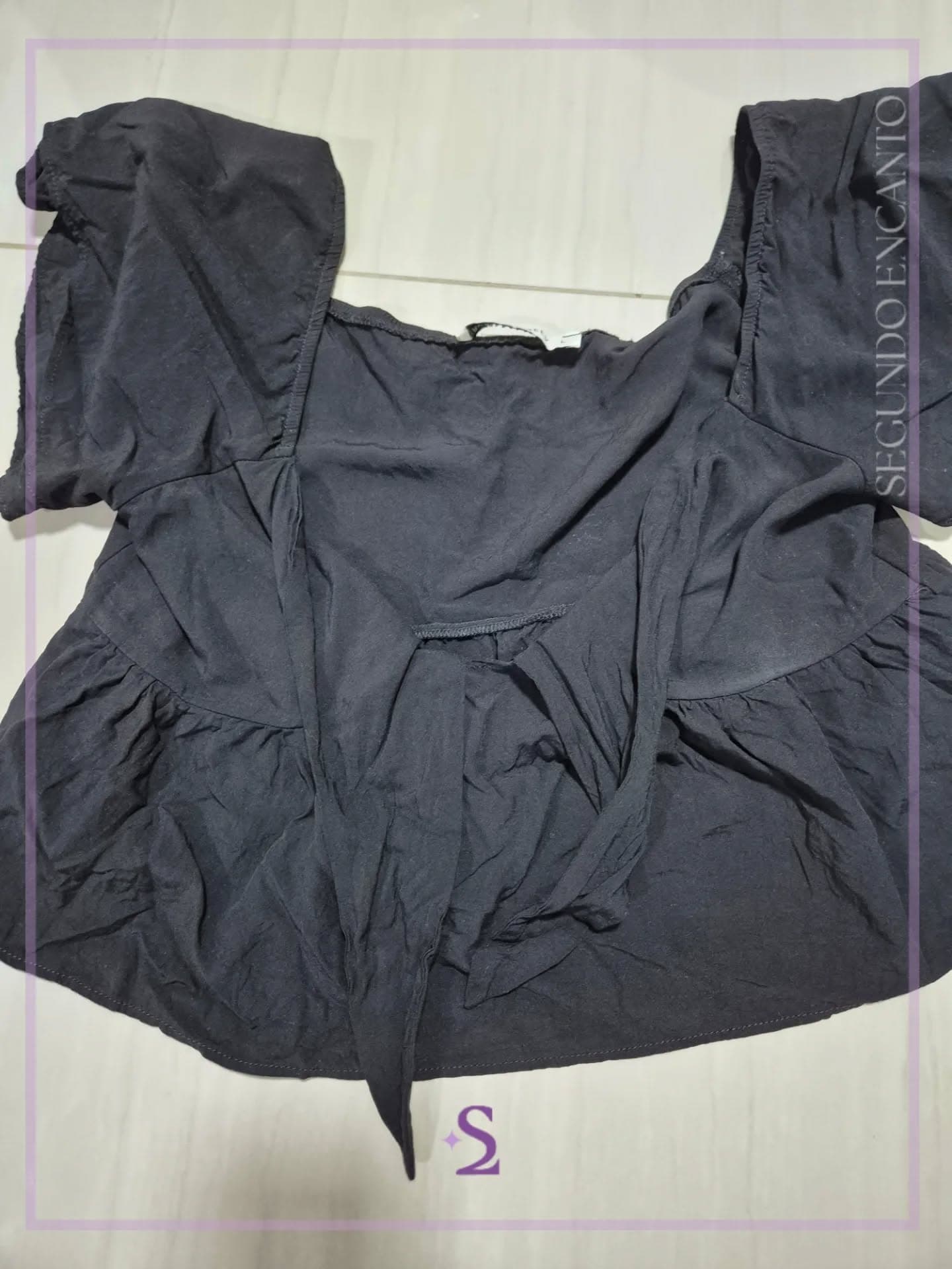 Blusa negra con escote M/L