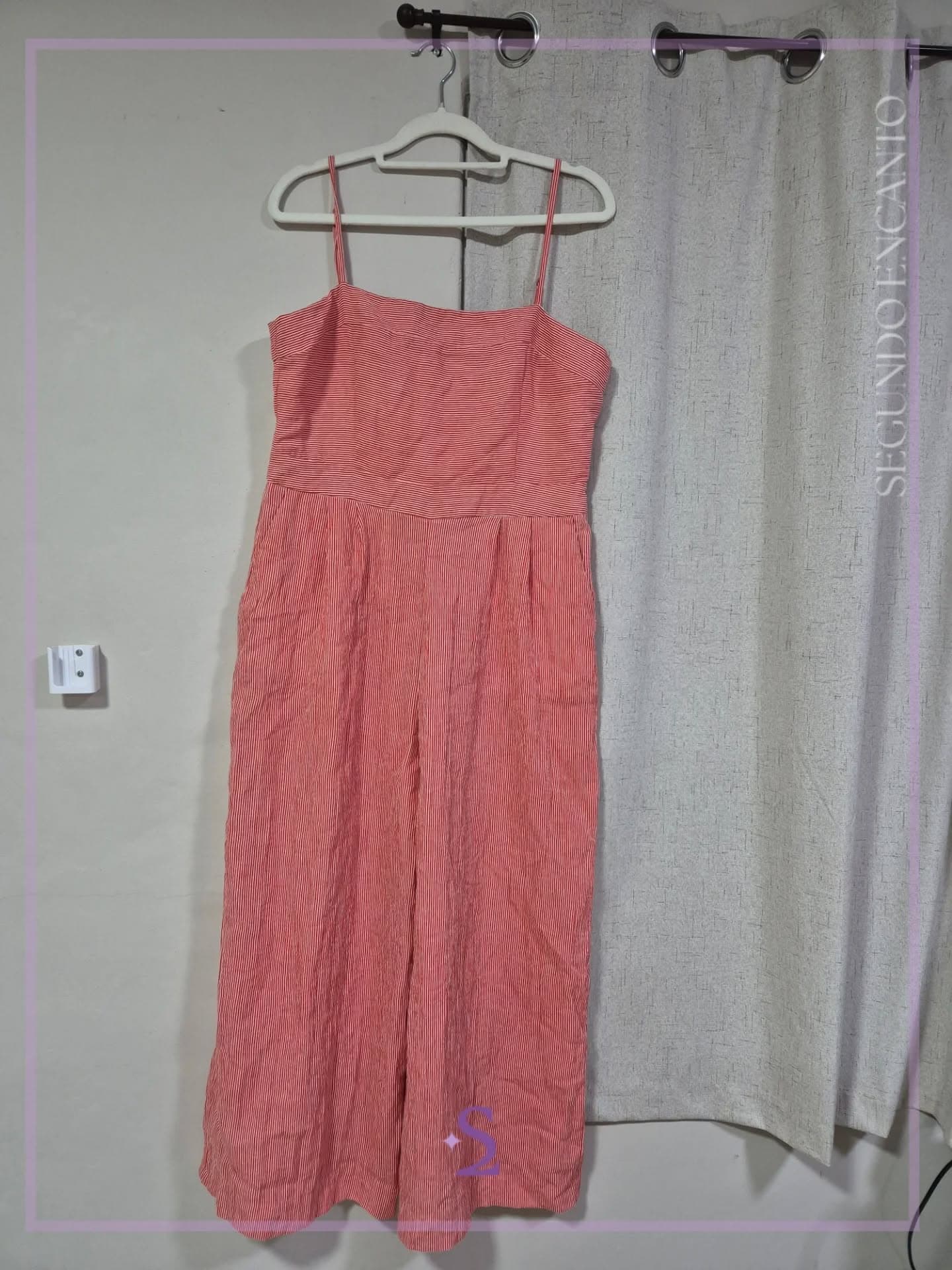 Enterizo rojo a rayas blancas L/M