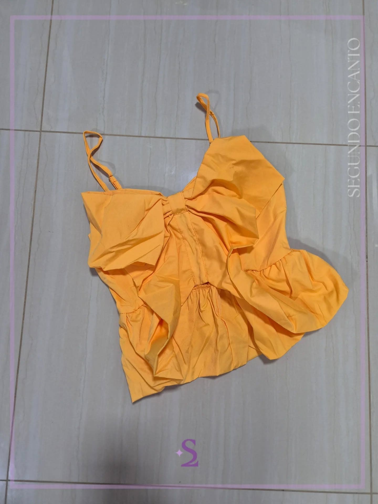 Blusa amarilla con moño M
