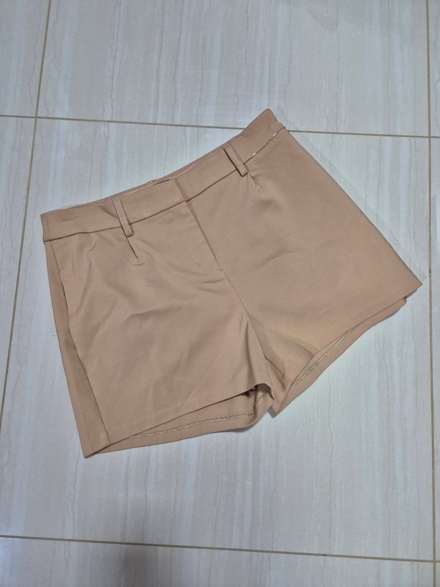 Short formal color camel talla 6 m