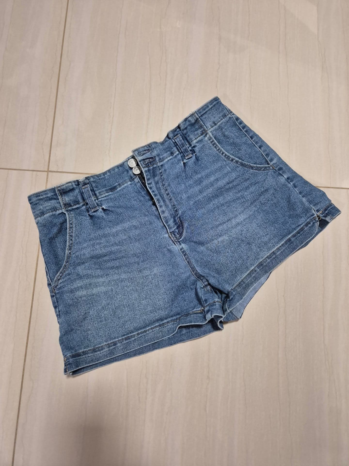 Denim short con pinzas L