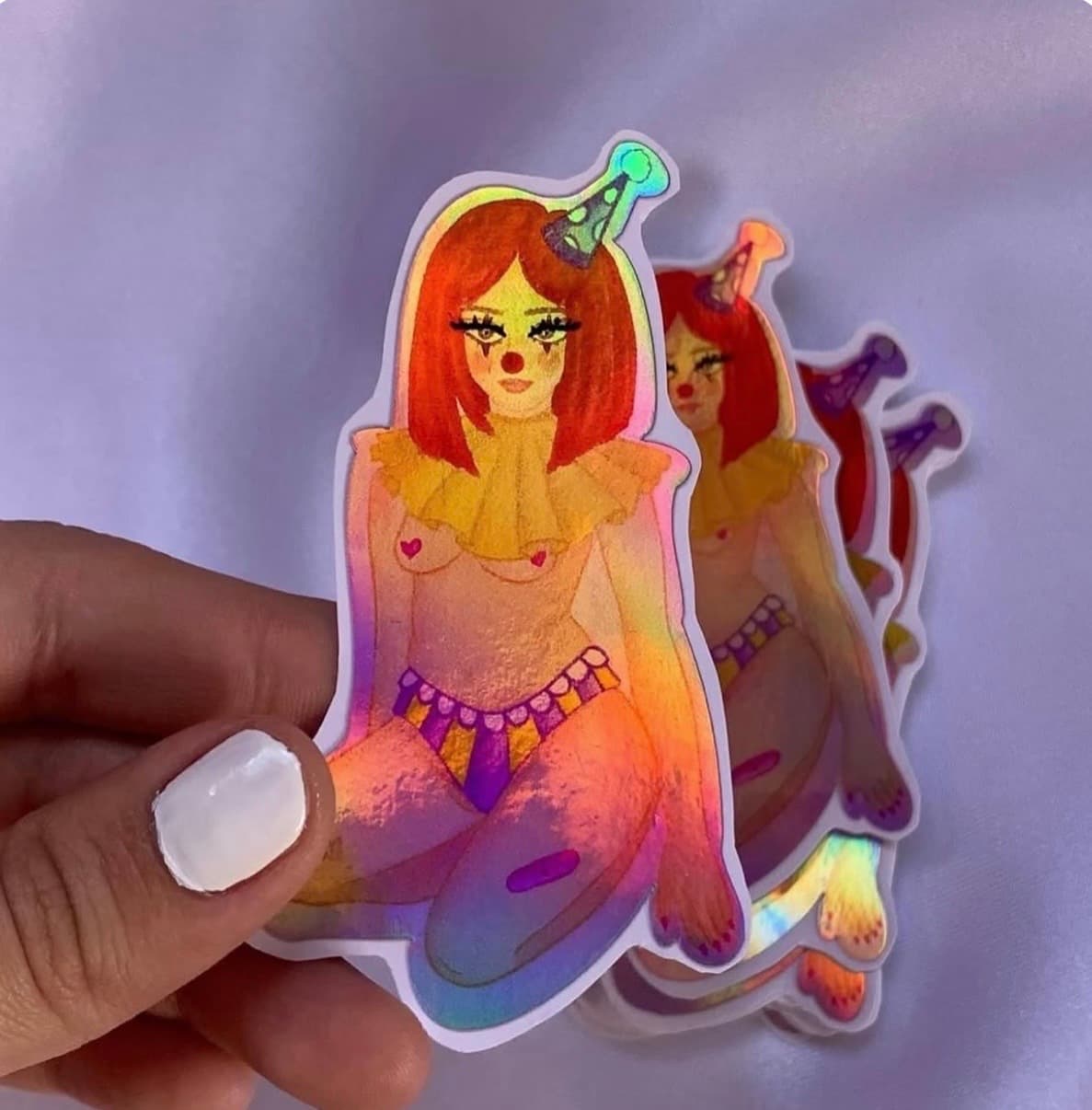 Sticker holográfico payasita sexy ✨