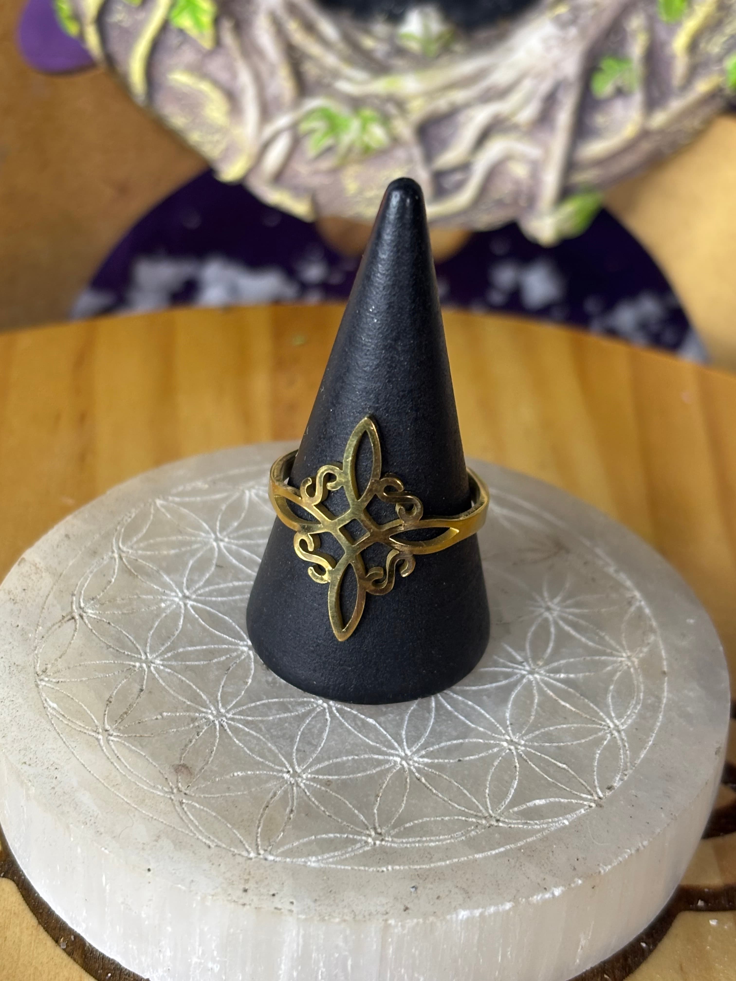 Anillo Nudo de Bruja, protección 