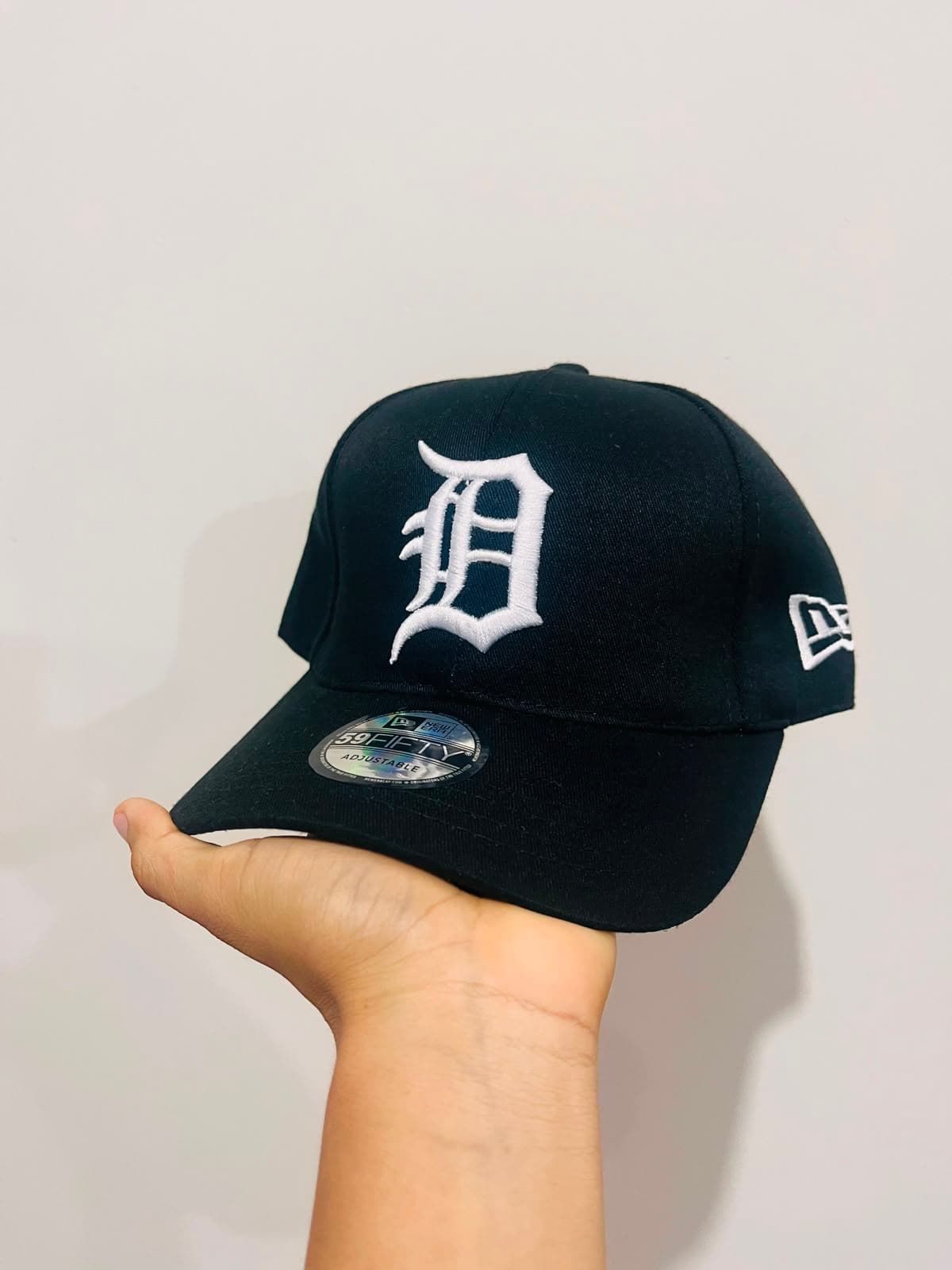 Gorra abierta ajustable 