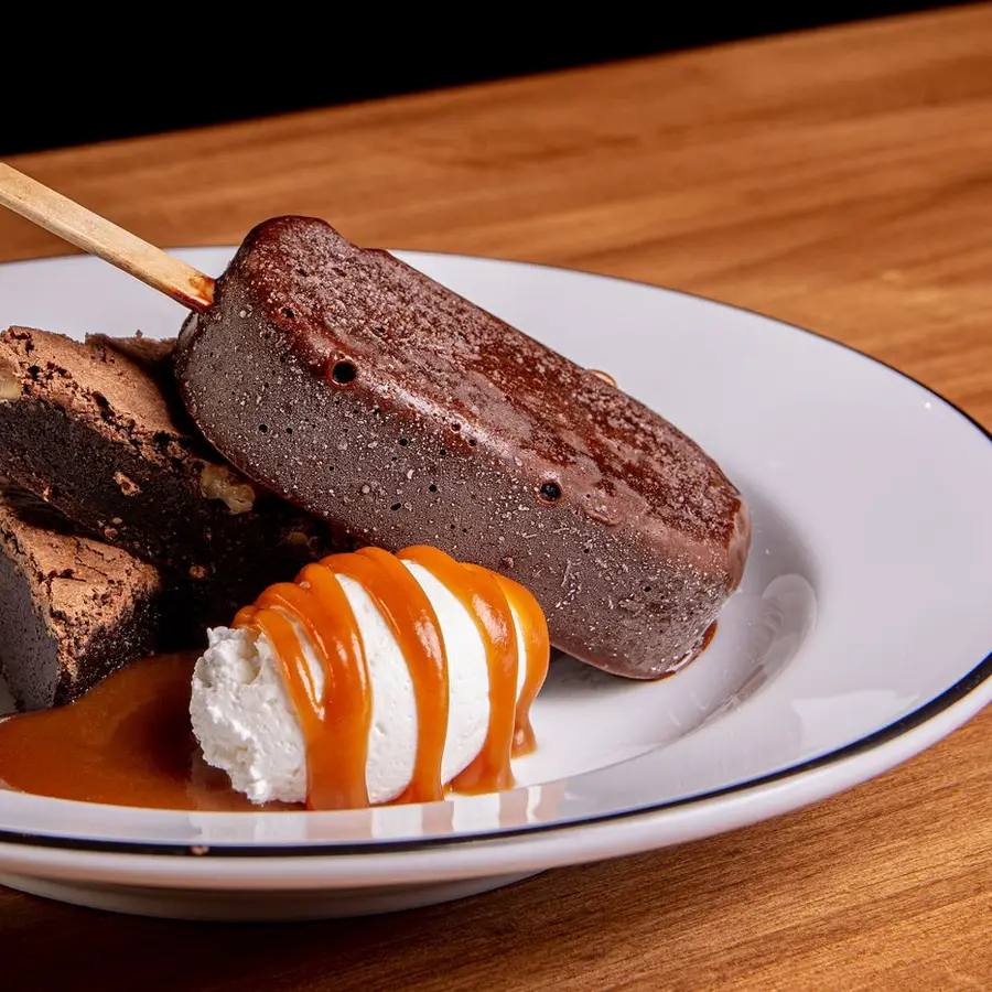 Brownie con helado