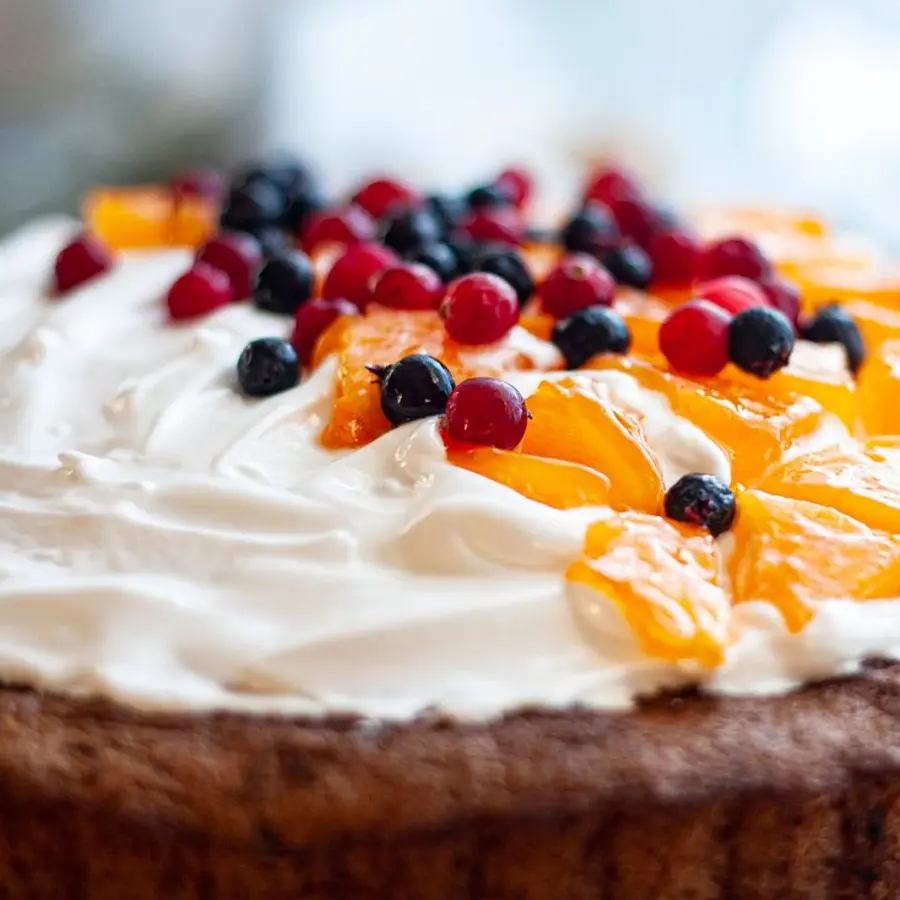 Torta de crema y frutas